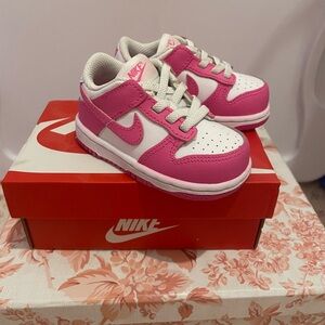 Baby girl Nike sneakers pink and white